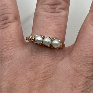 Elegant 10kt Gold Pearl Ring